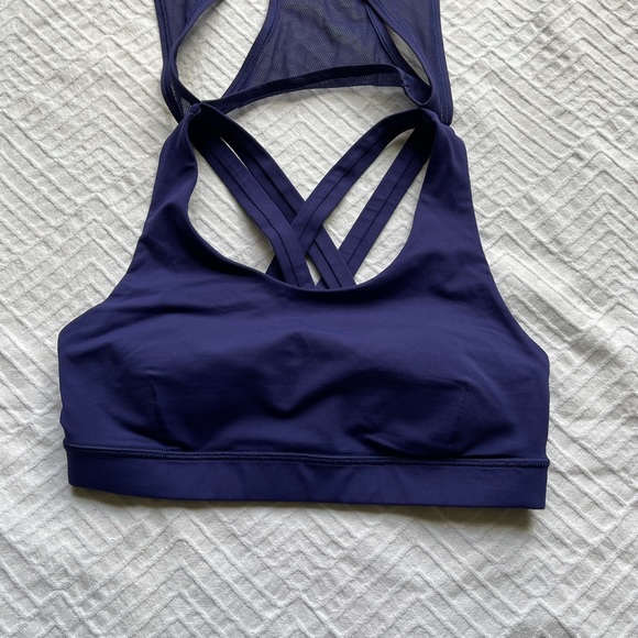 Lululemon blue 2 in 1 fast as light top mesh size 6 - Picture 7 of 12